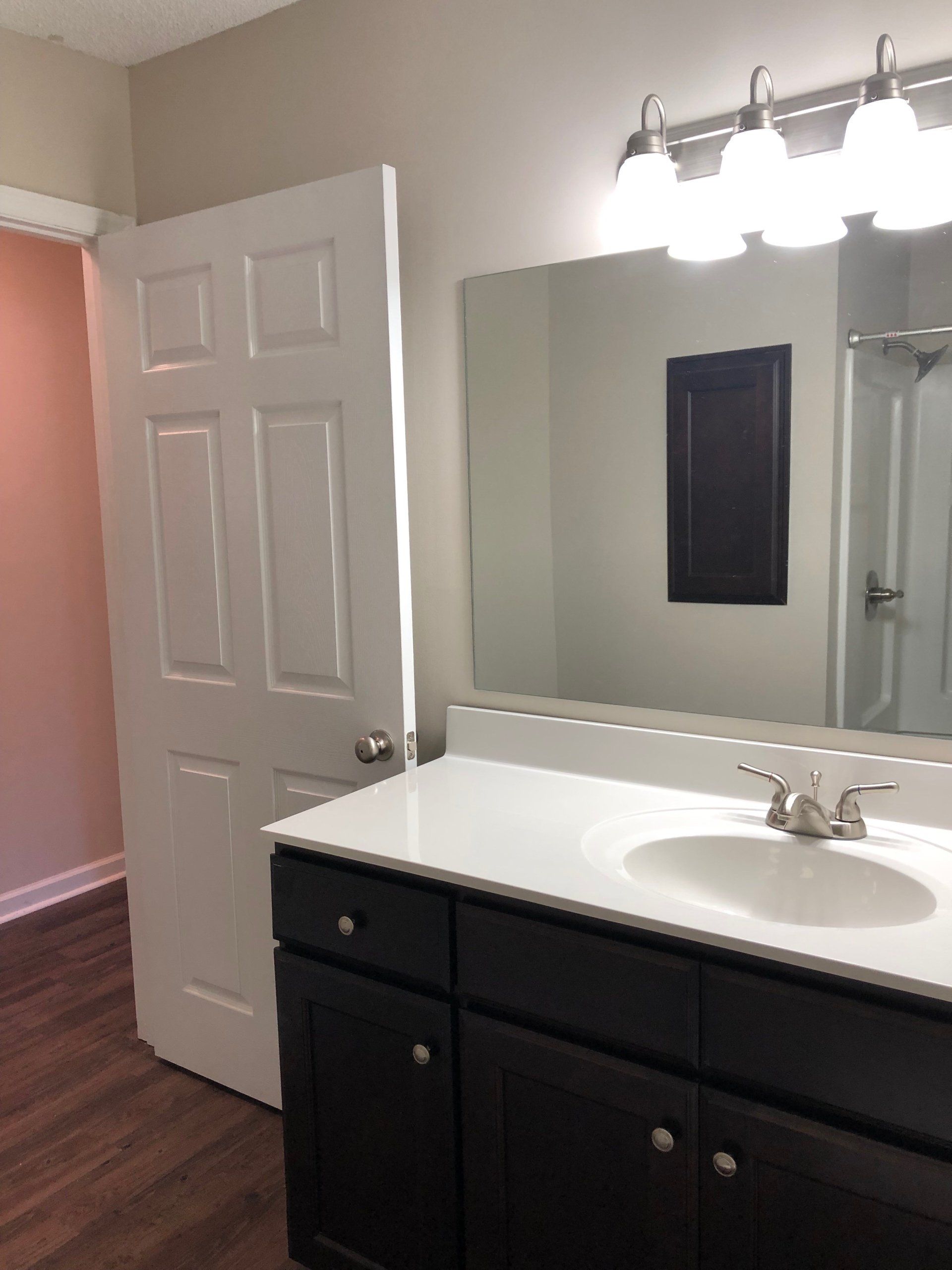 Upgraded Summit Apartment Bathroom