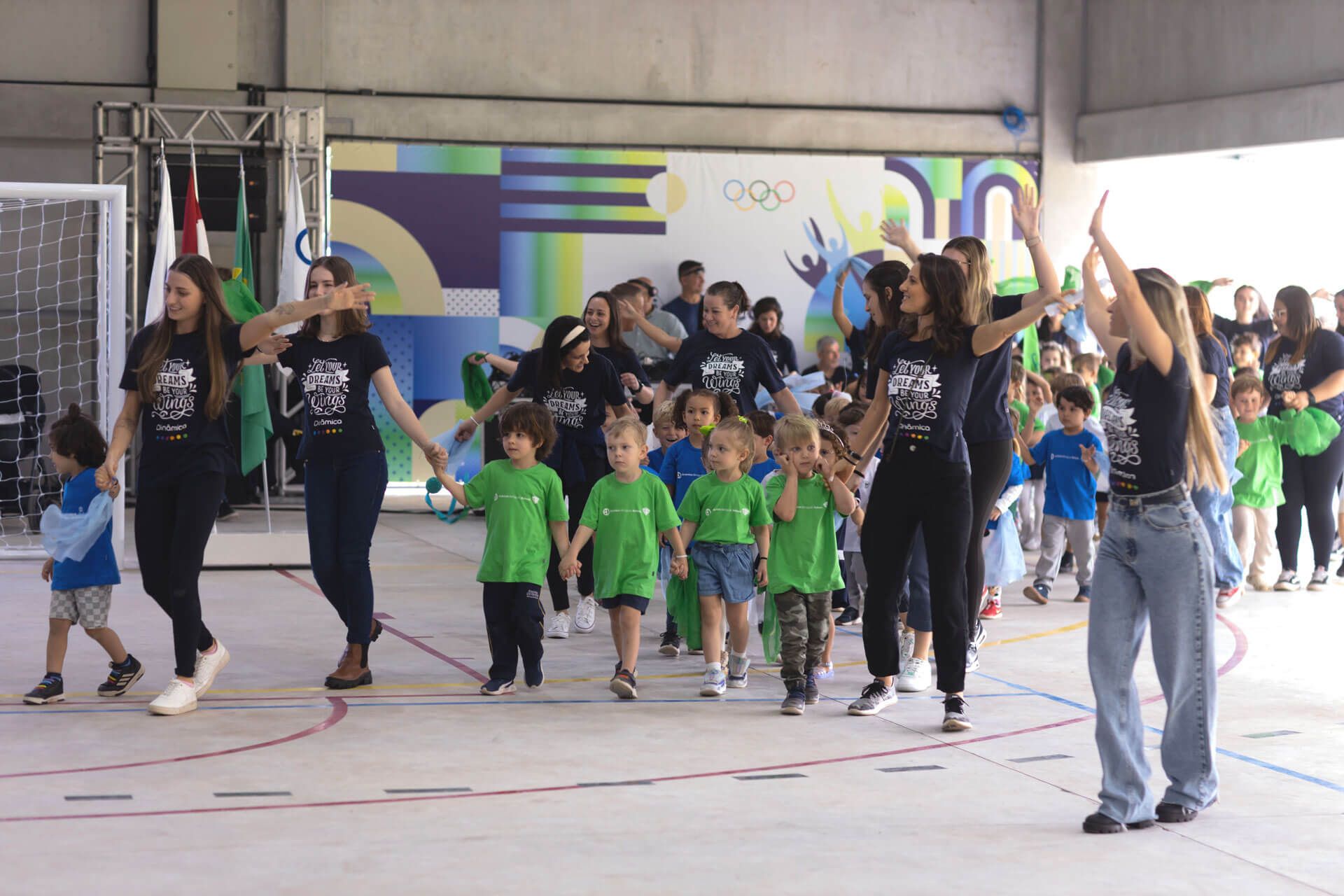 Crianças do Ensino Infantil na abertura das Olimpíadas 2024 da Unidade Leste