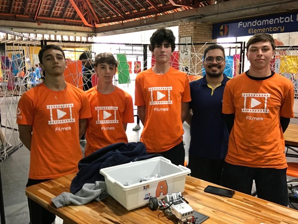 Equipe vencedora da Corrida de Robôs