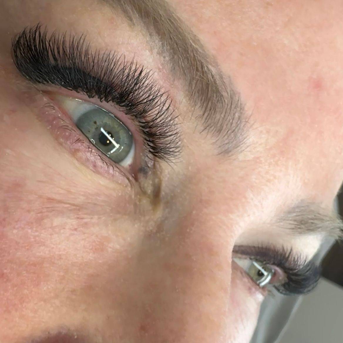 volume eyelash extensions