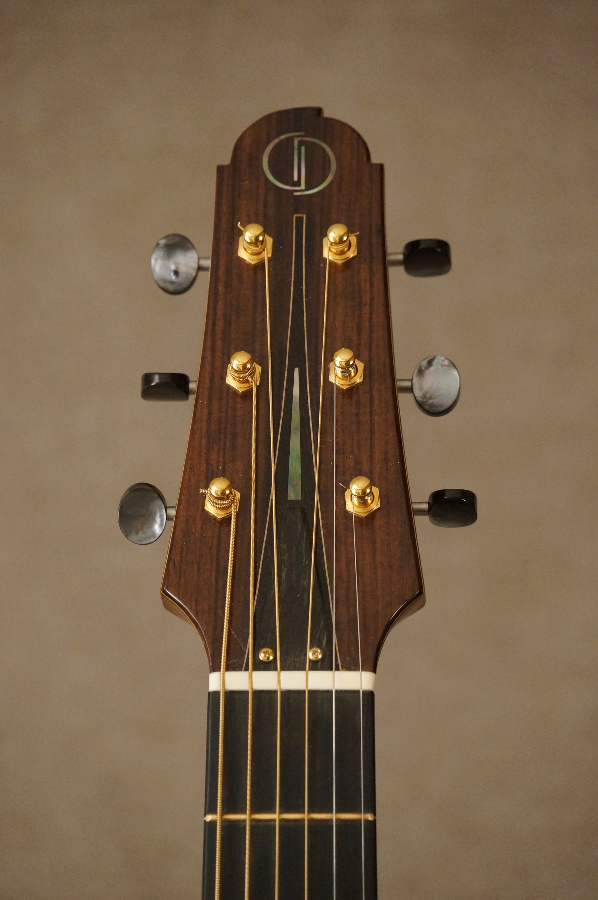 Luthara Headstock
