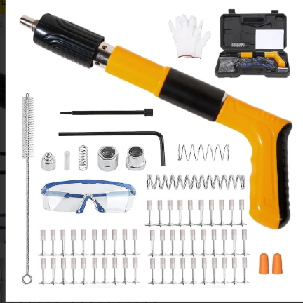 Kit de pistola de clavos neumática amarilla con accesorios.