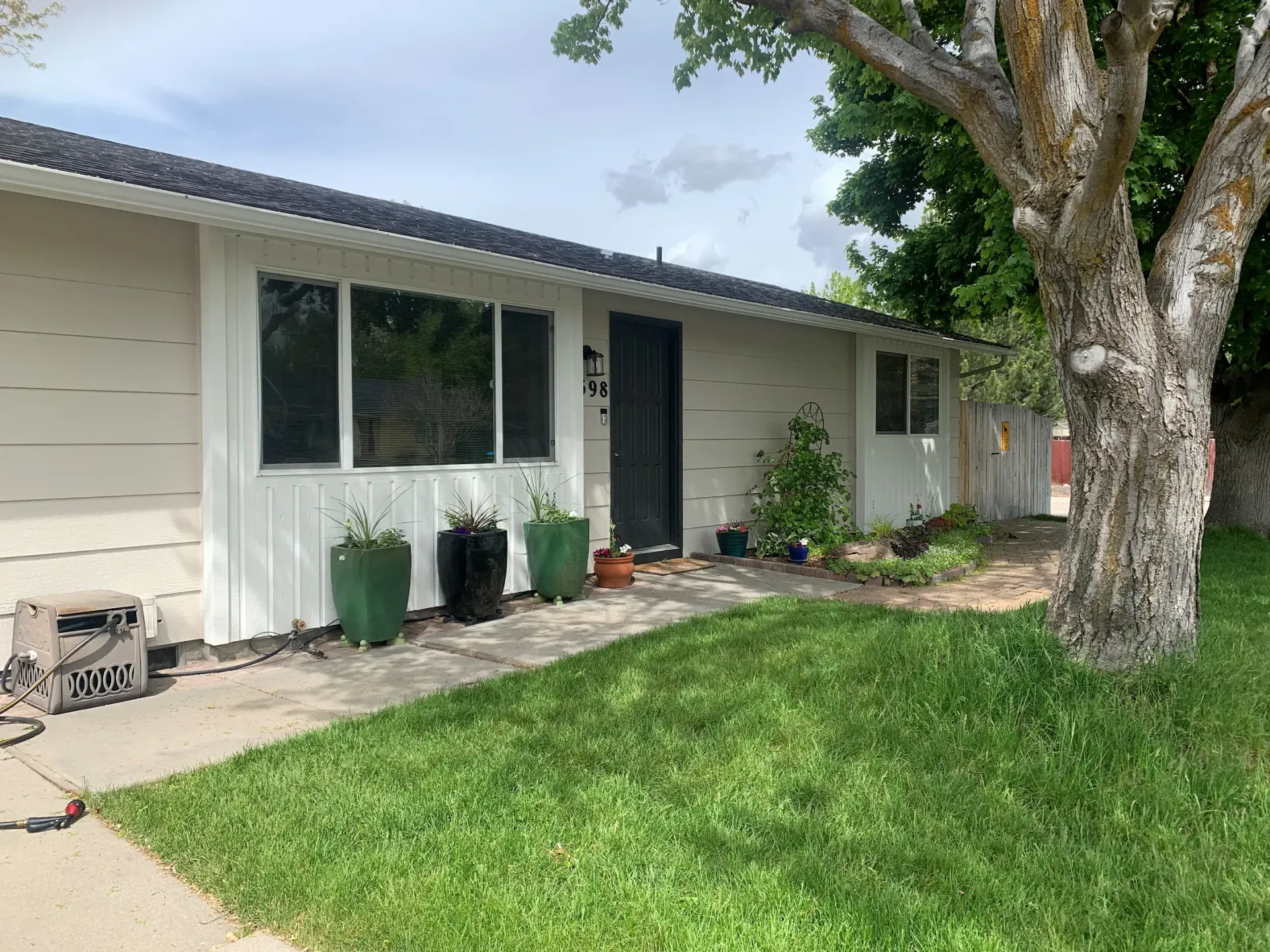 Front of the house with grass — Caldwell, ID — Busy Bee Painting