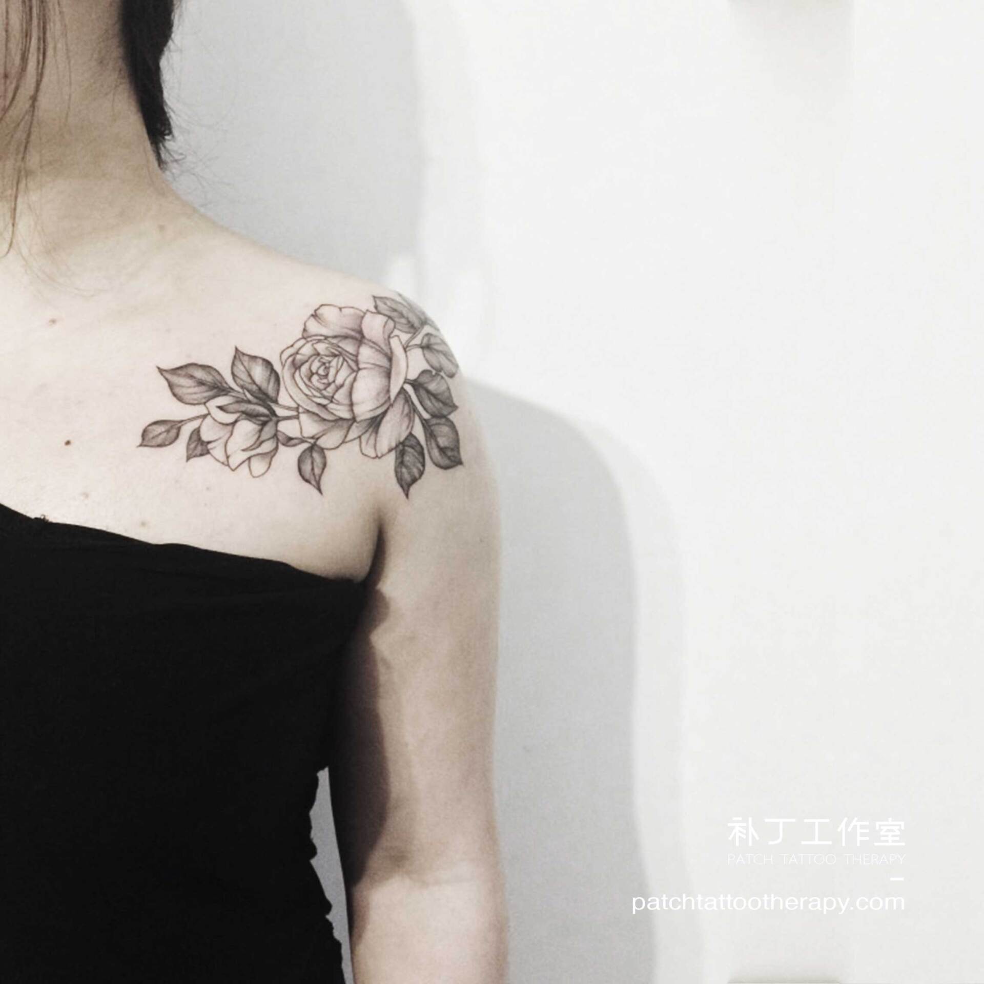 Flower tattoo on the shoulder blade designed by Jingxi Gu at Patch Tattoo Therapy
