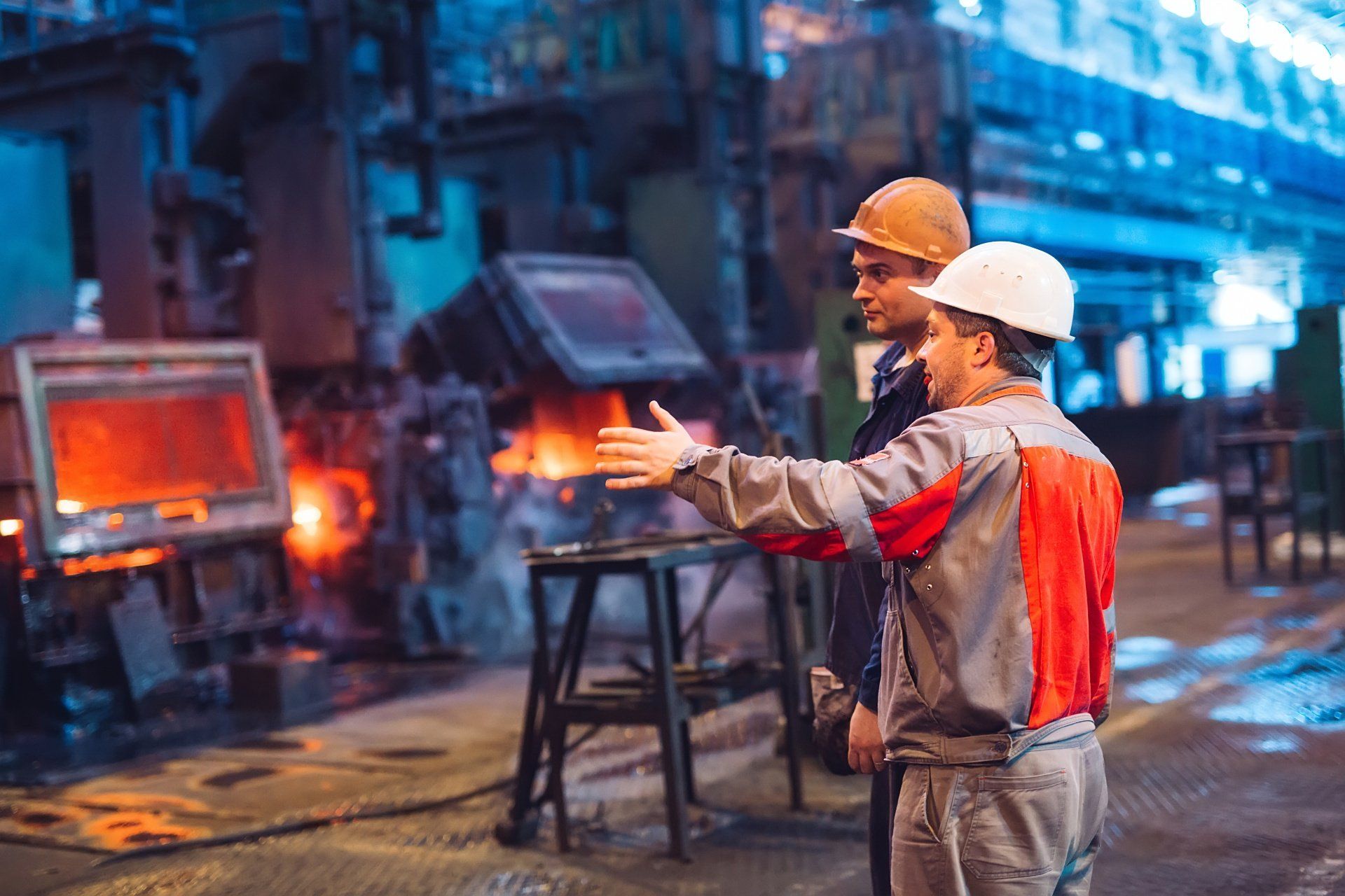 250 предприятий. ТМЦ 2022 металлургия. Worker with Metal and Iron. Клипарт профессионалитет металлургия 2022. Steel worker улиц Москвы.