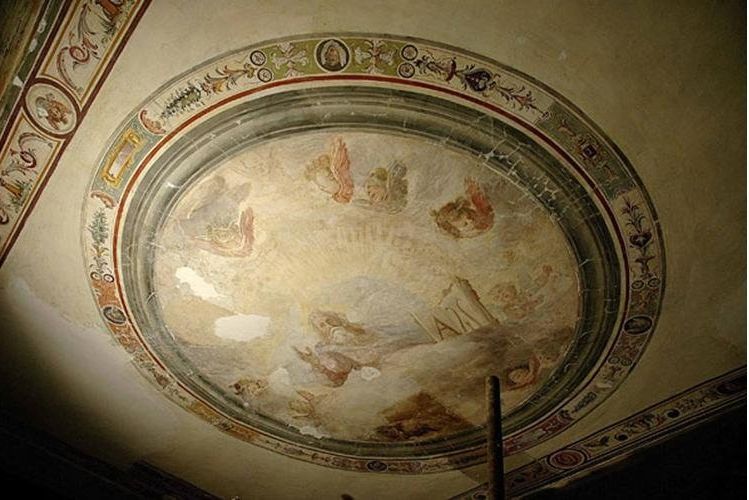 soffitto affrescato da restaurare