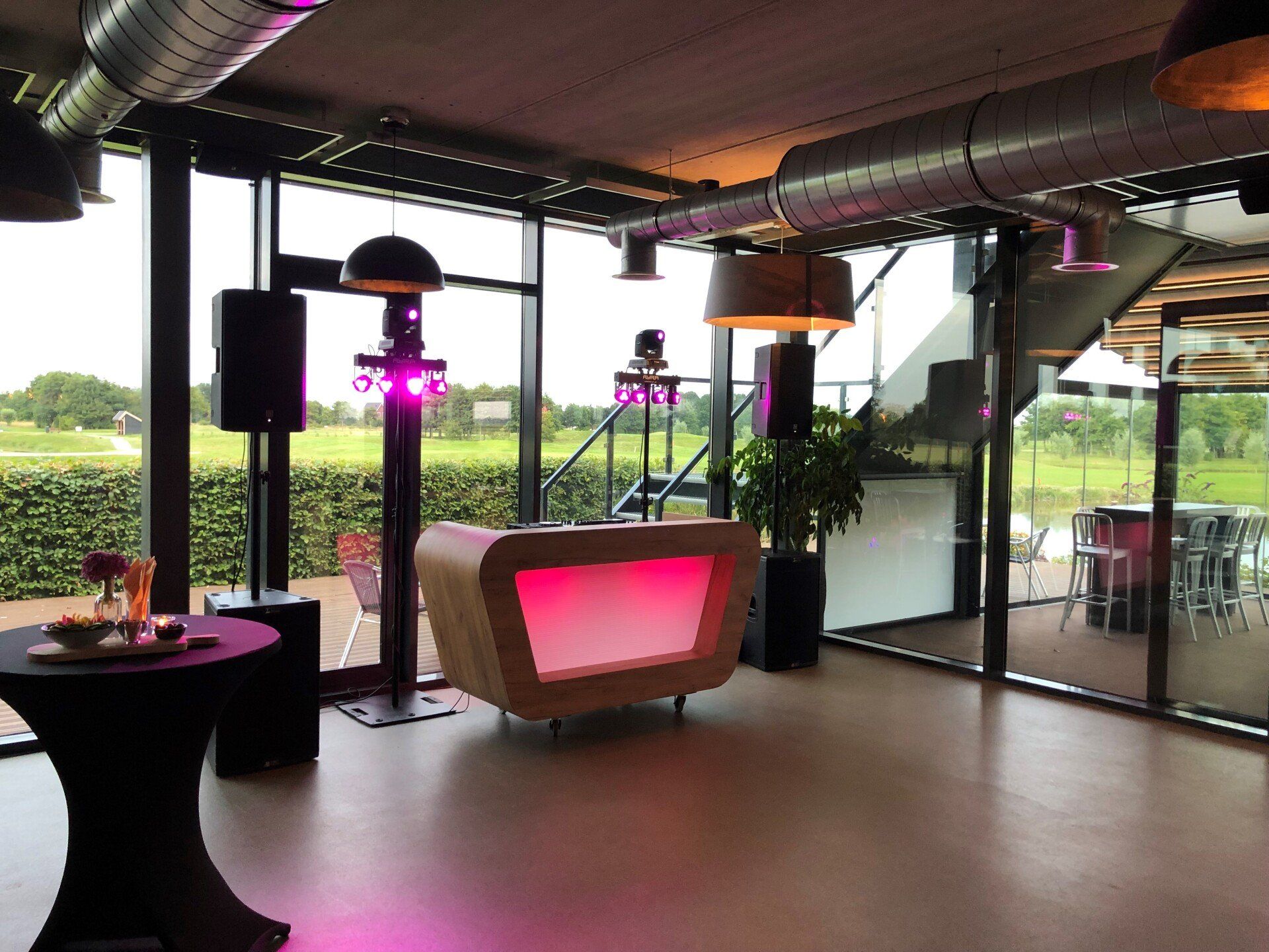 DJ Skip met drive-in show, Golfbaan Spierdijk op feest
