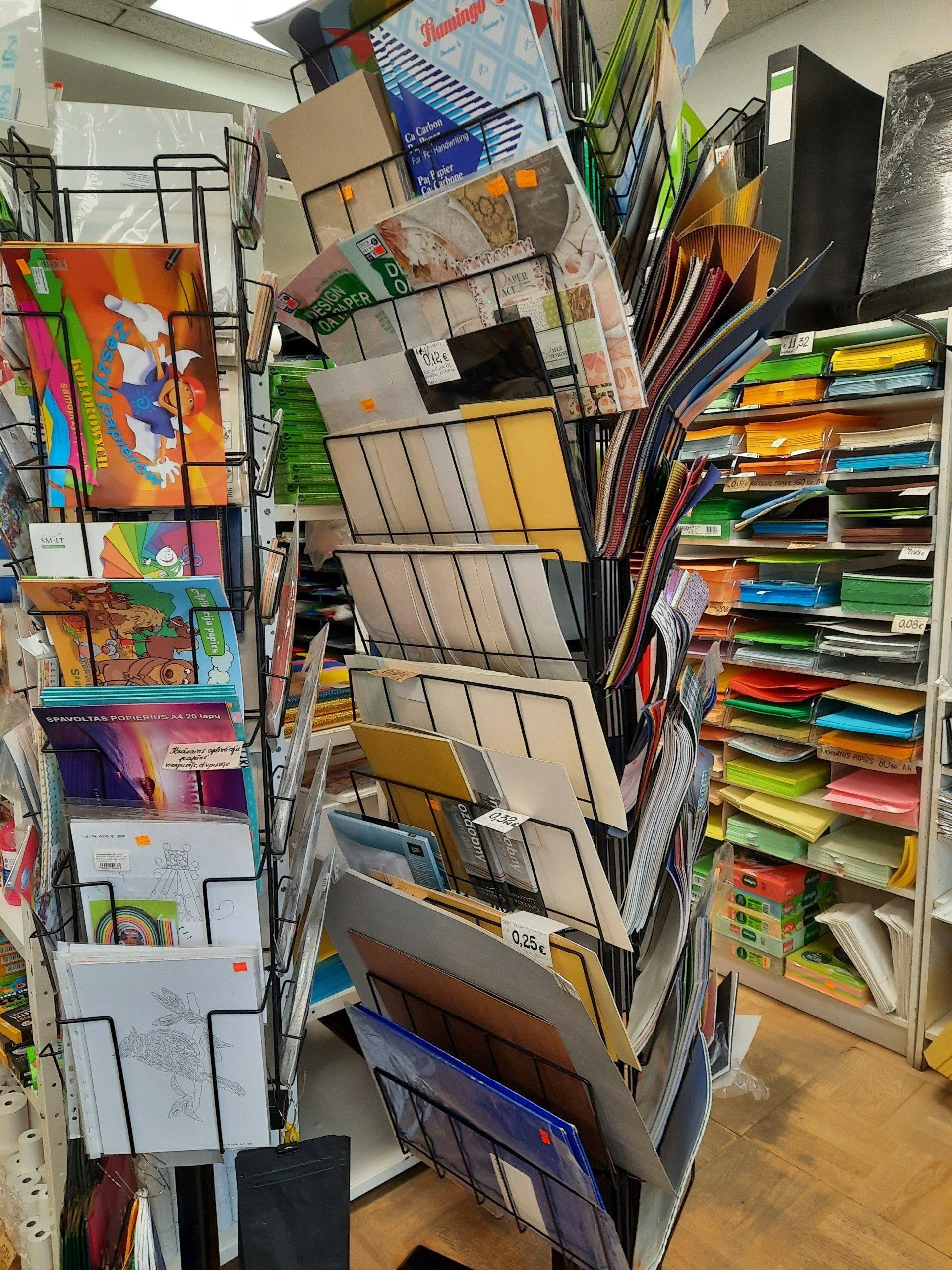 Papīra izstrādājumi, Labels uzlīmes, skolas preces, čeku lentas, cenu uzlīmes, Dienasgrāmatas, papīrs, A4 papīrs, a5 papīrs, zīmēšanas papīrs, krāsains papīrs, krāsainais papīrs, vizuālā māksla, cietais papīrs