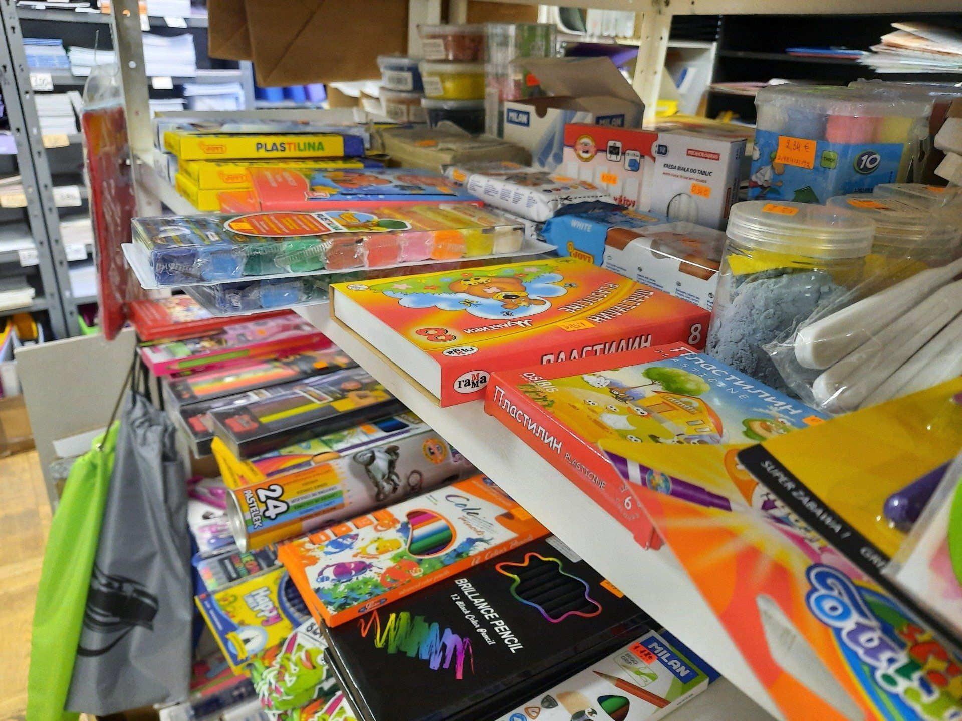 Kancelejas preces, Biroja preces, papīrs, uzlīmes darba drošībā, Bērnu un skolas preces, skolas preces, skola, bērns, pirmā klase, mākslas skola,