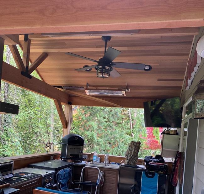 A ceiling fan is hanging from the ceiling of a room