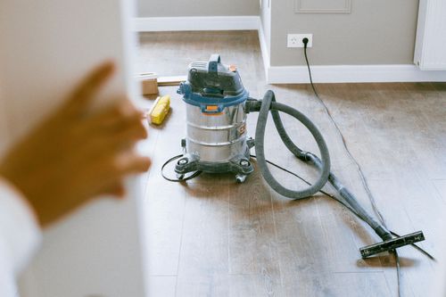 Vaccum for cleaning floors