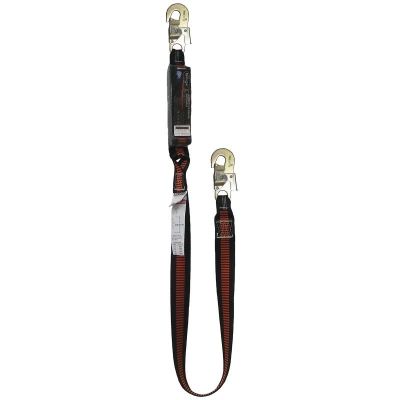 Cordón de seguridad marrón y negro con dos ganchos metálicos, utilizado para la protección contra caídas.