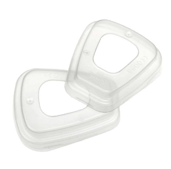 Dos cubiertas de filtro de respirador de plástico transparente con forma triangular, una superpuesta parcialmente a la otra.