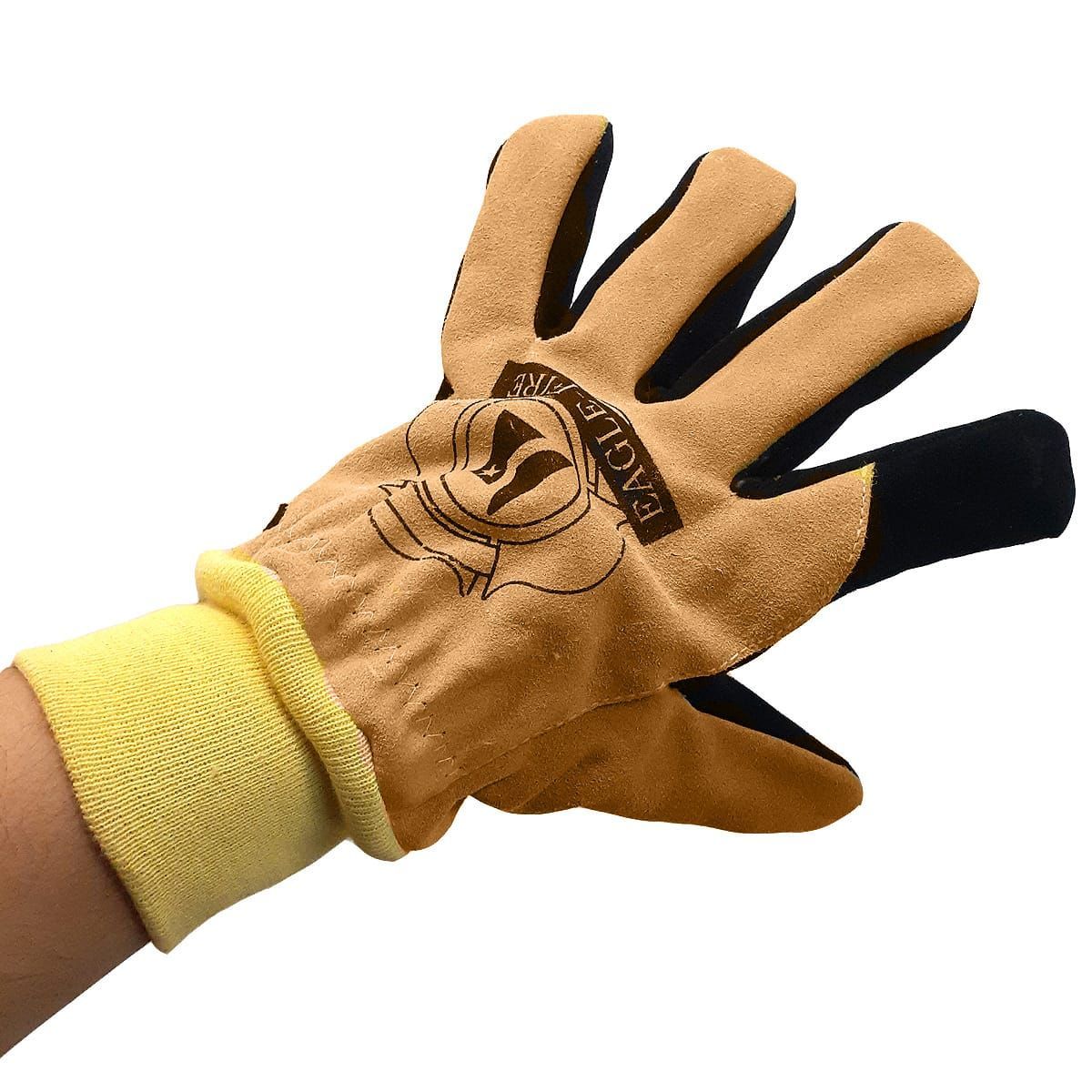 Guante de trabajo color canela con puntas de dedos negras y puños de muñeca amarillos.