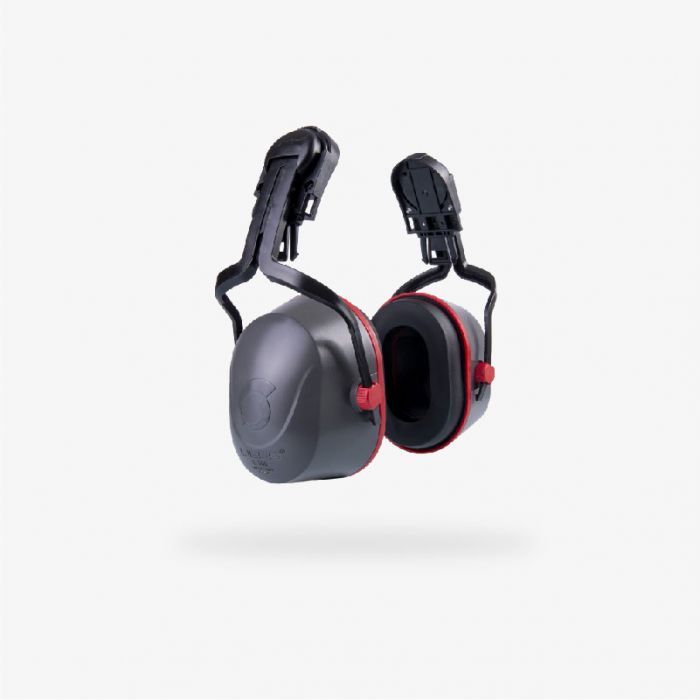 Orejeras negras y rojas con diadema ajustable para la reducción de ruido.