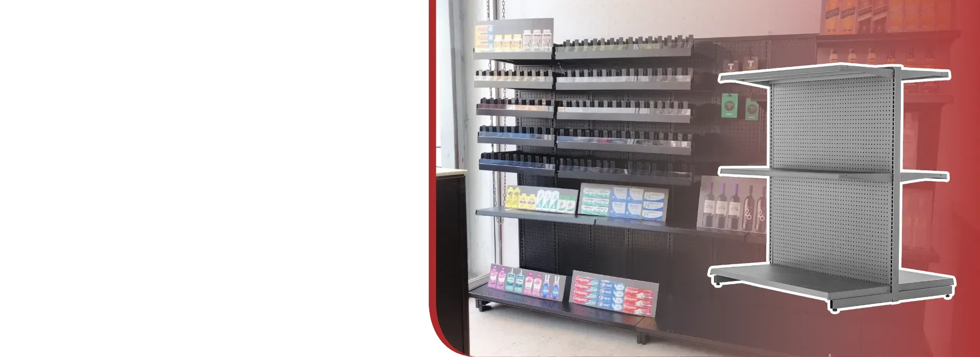 Una imagen de una habitación con un refrigerador y un escritorio