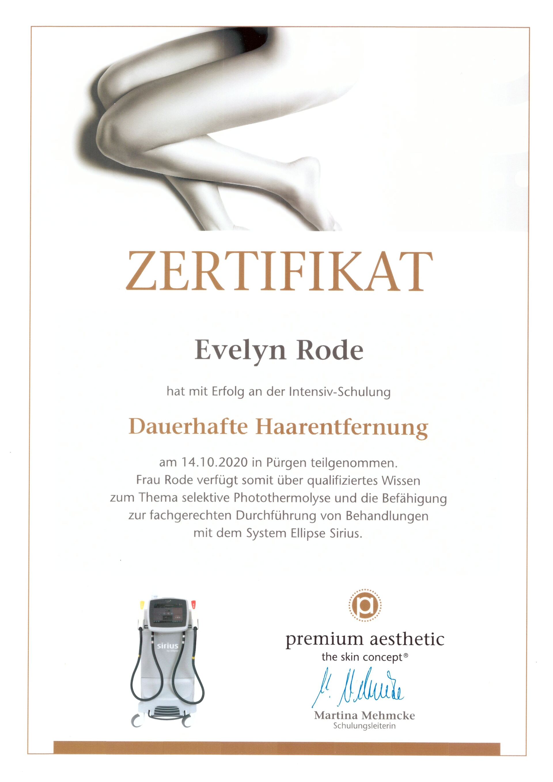 Eine Urkunde mit dem Bild der Beine einer Frau darauf.