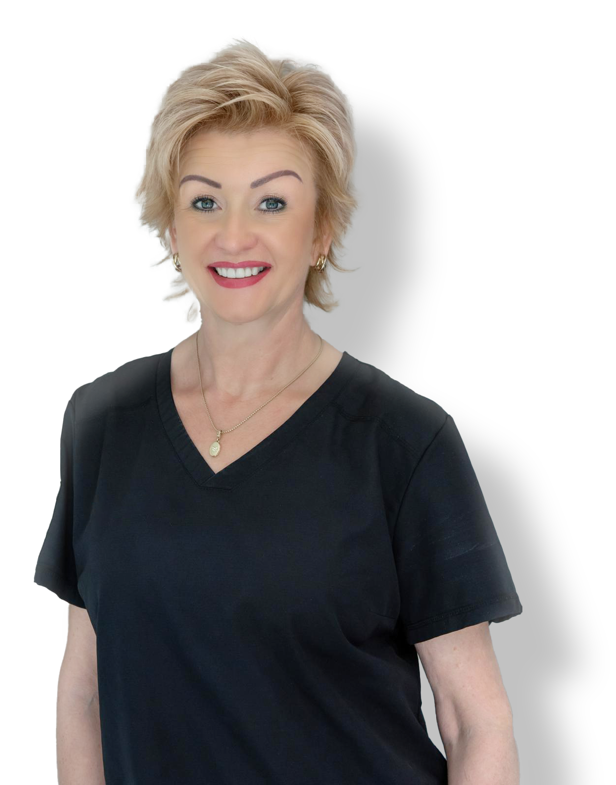 Eine Frau trägt ein weißes Hemd mit dem Wort Kosmetik darauf