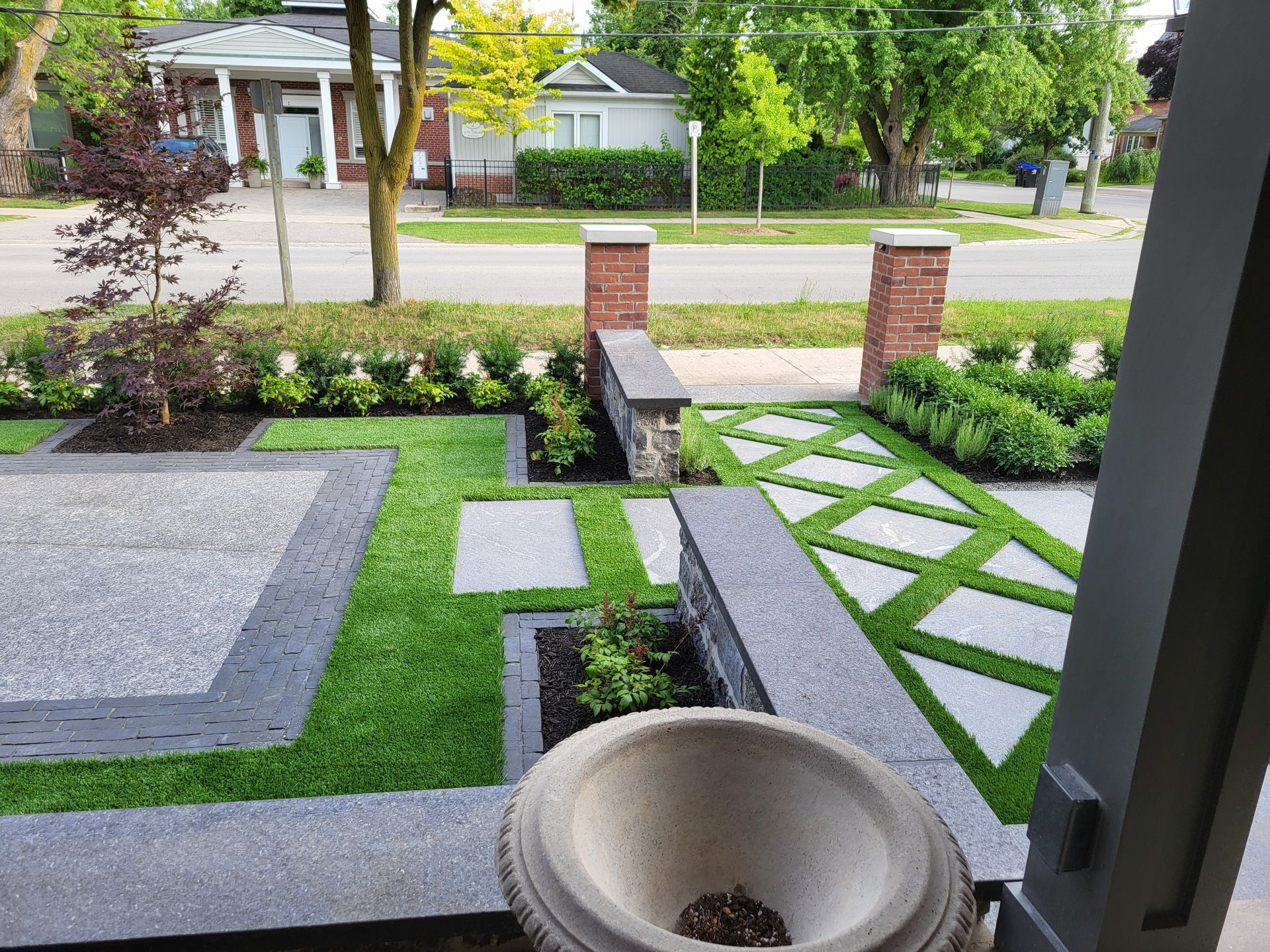 There is a bird bath in the middle of the yard.