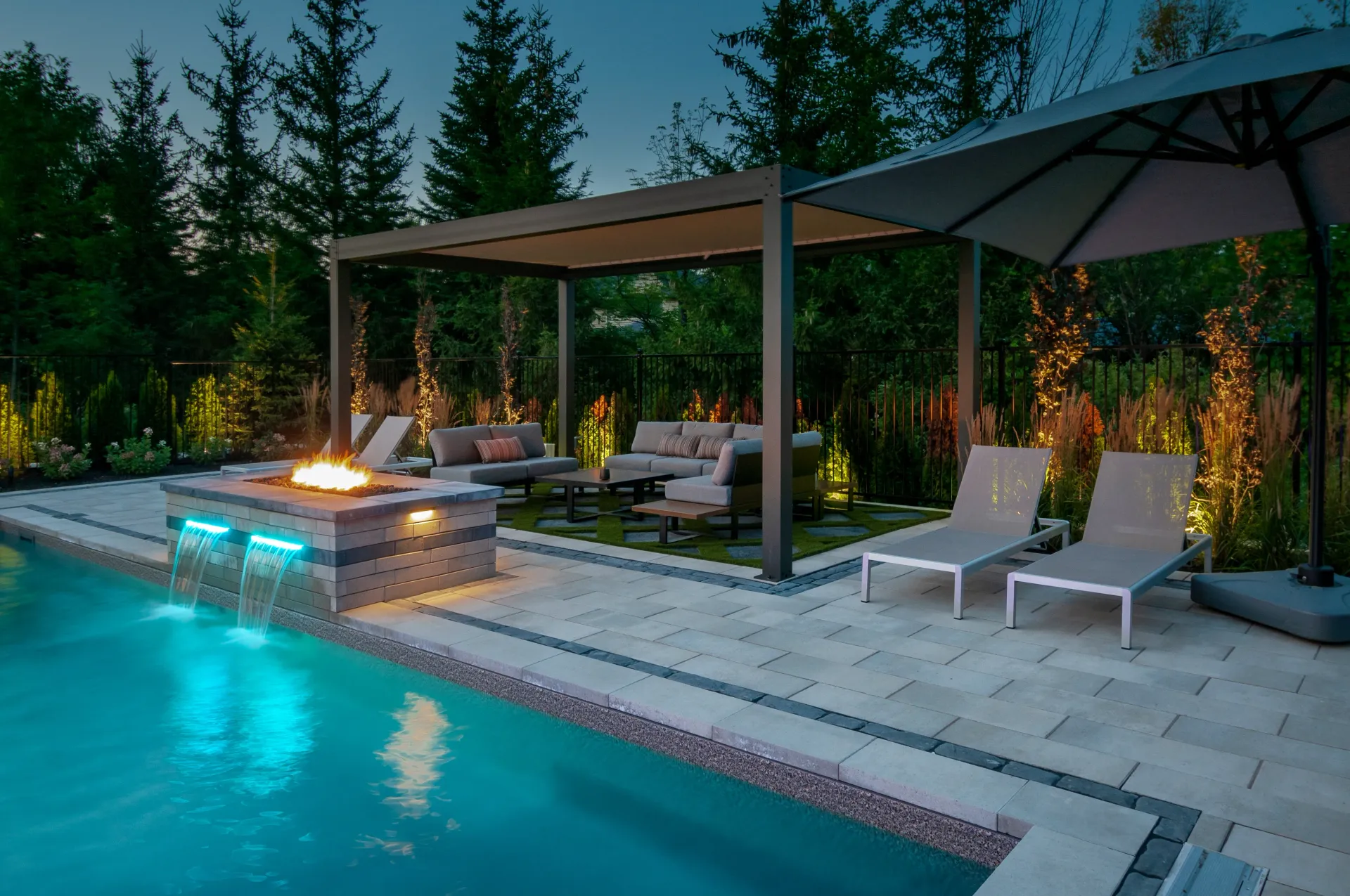 There is a fire pit in the middle of the pool.