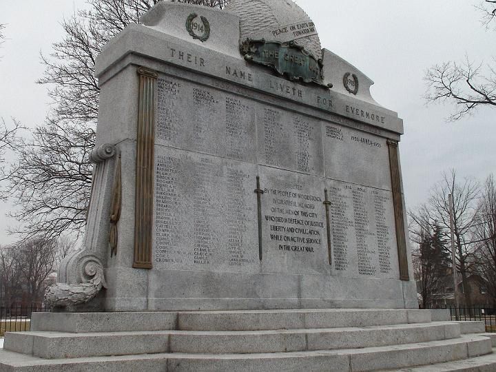 a memorial with the words 