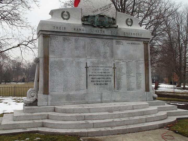 a memorial with the words 