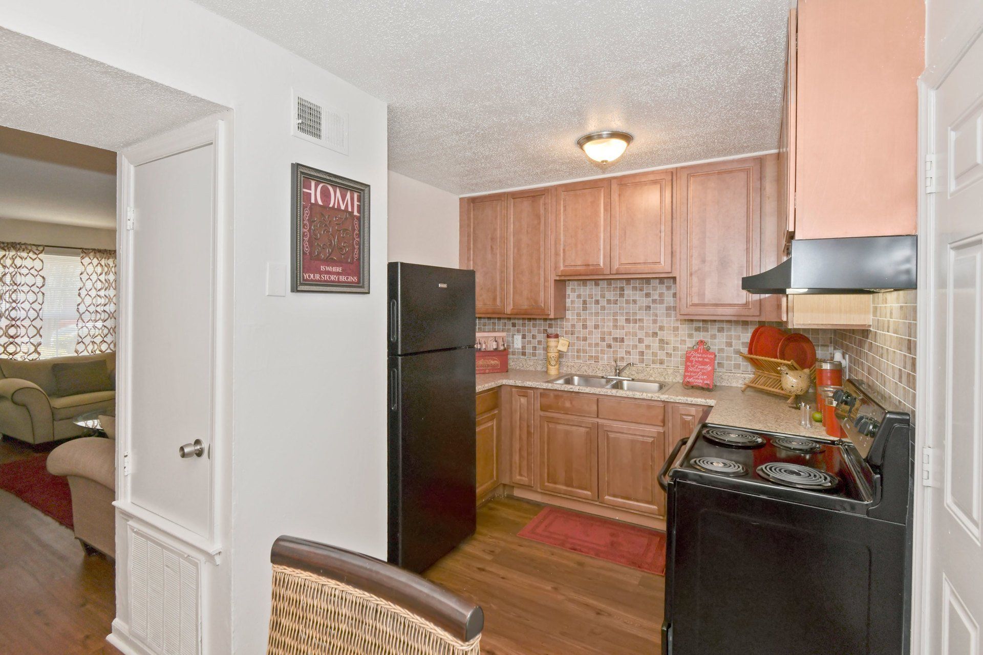Kitchen | Sharon Pines Apartment Homes'