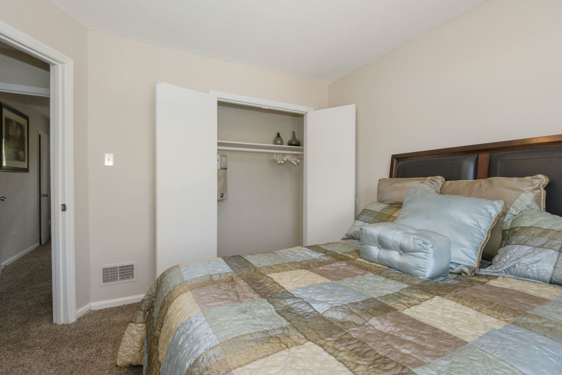 Bedroom | Sharon Pines Apartment Homes'