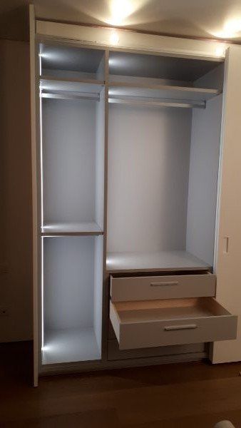 Mobile a scomparti in legno