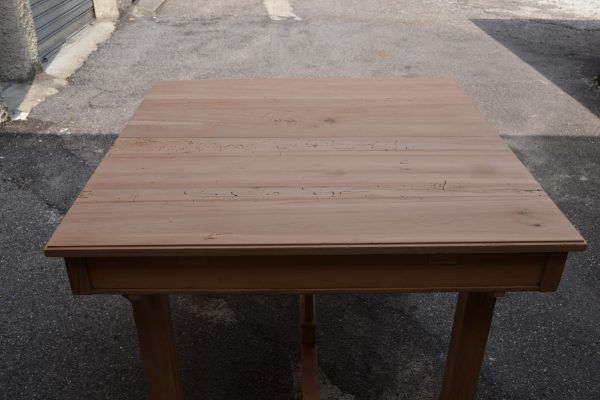 Costruzione di arredi in legno