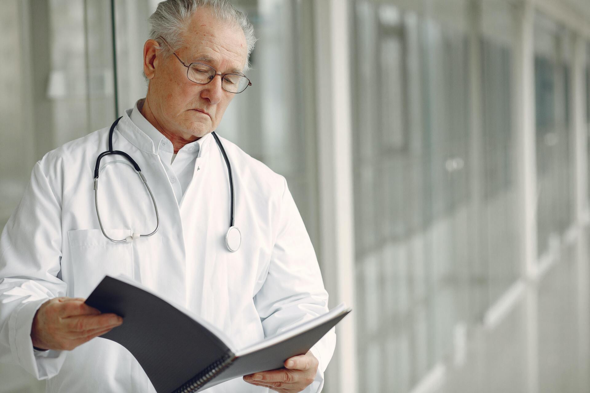 3 Signs that you need to start seeing a different doctor