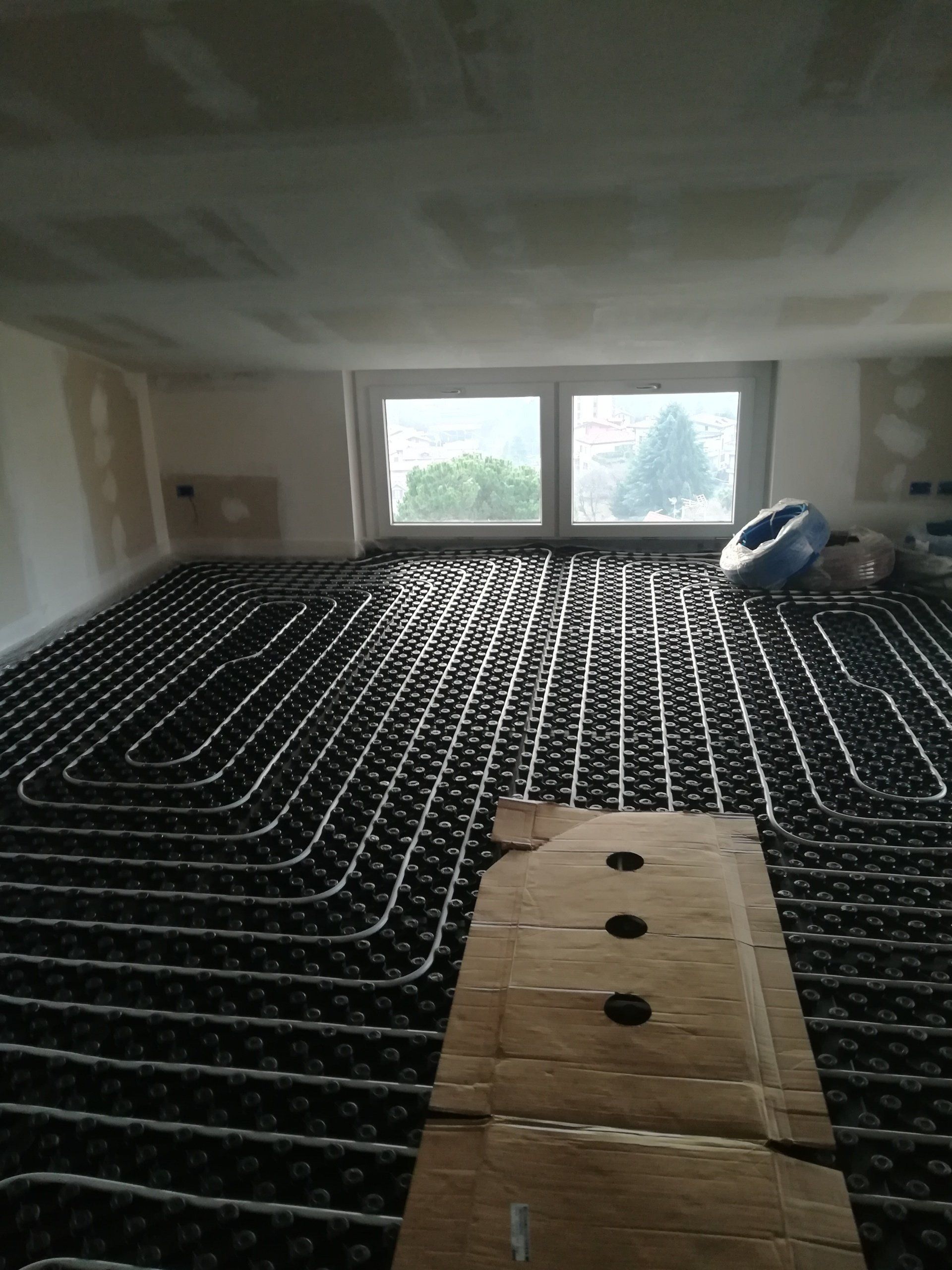 Tubatura condizionatore su pavimenti