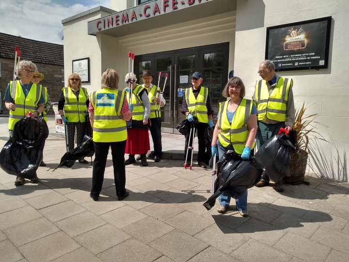 Picture of litter pickers