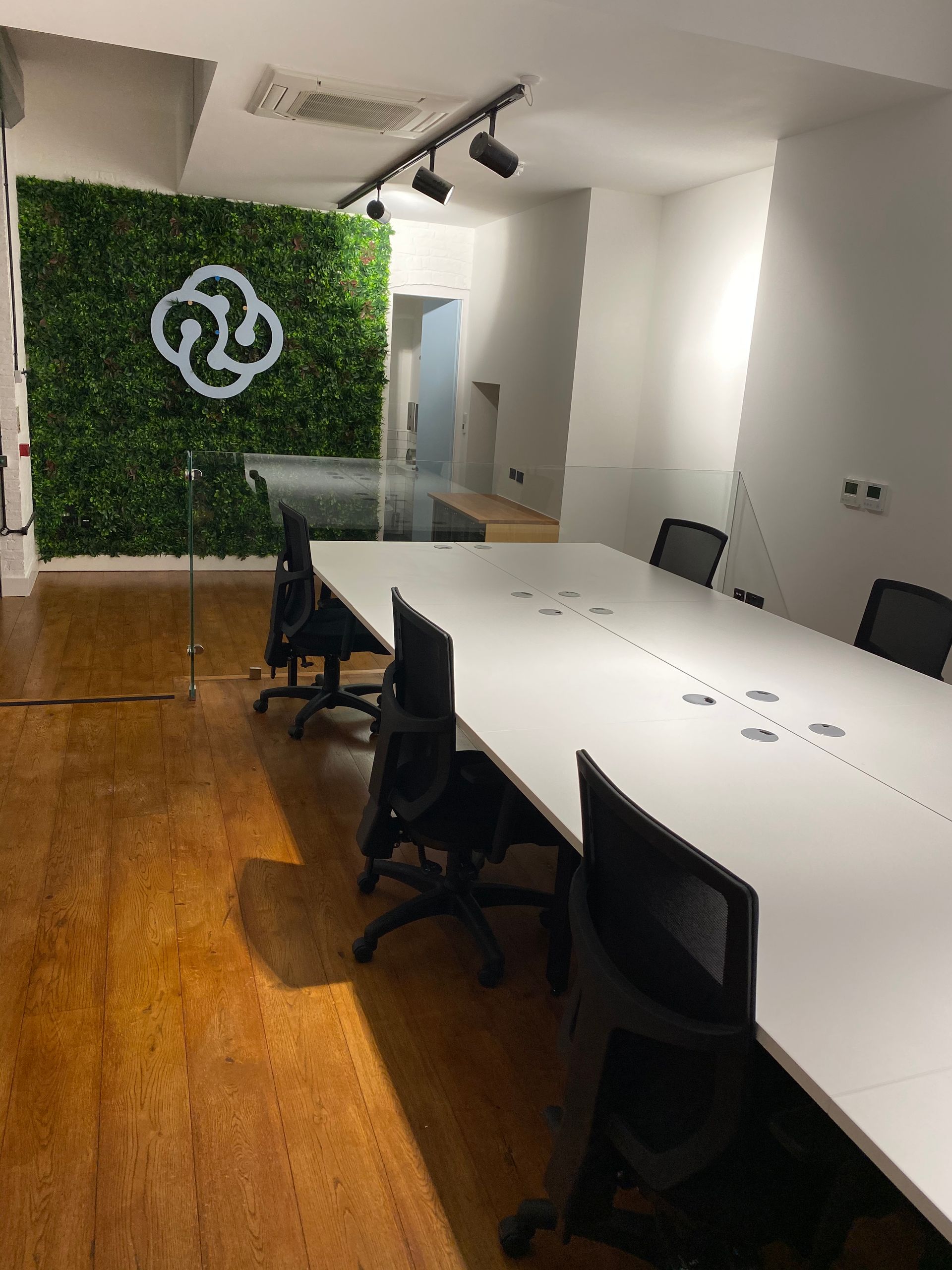 grass wall, feature wall, feature grass wall