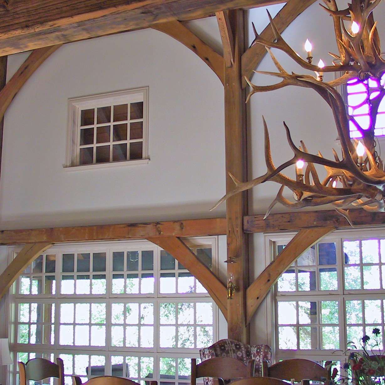 A large room with a chandelier hanging from the ceiling