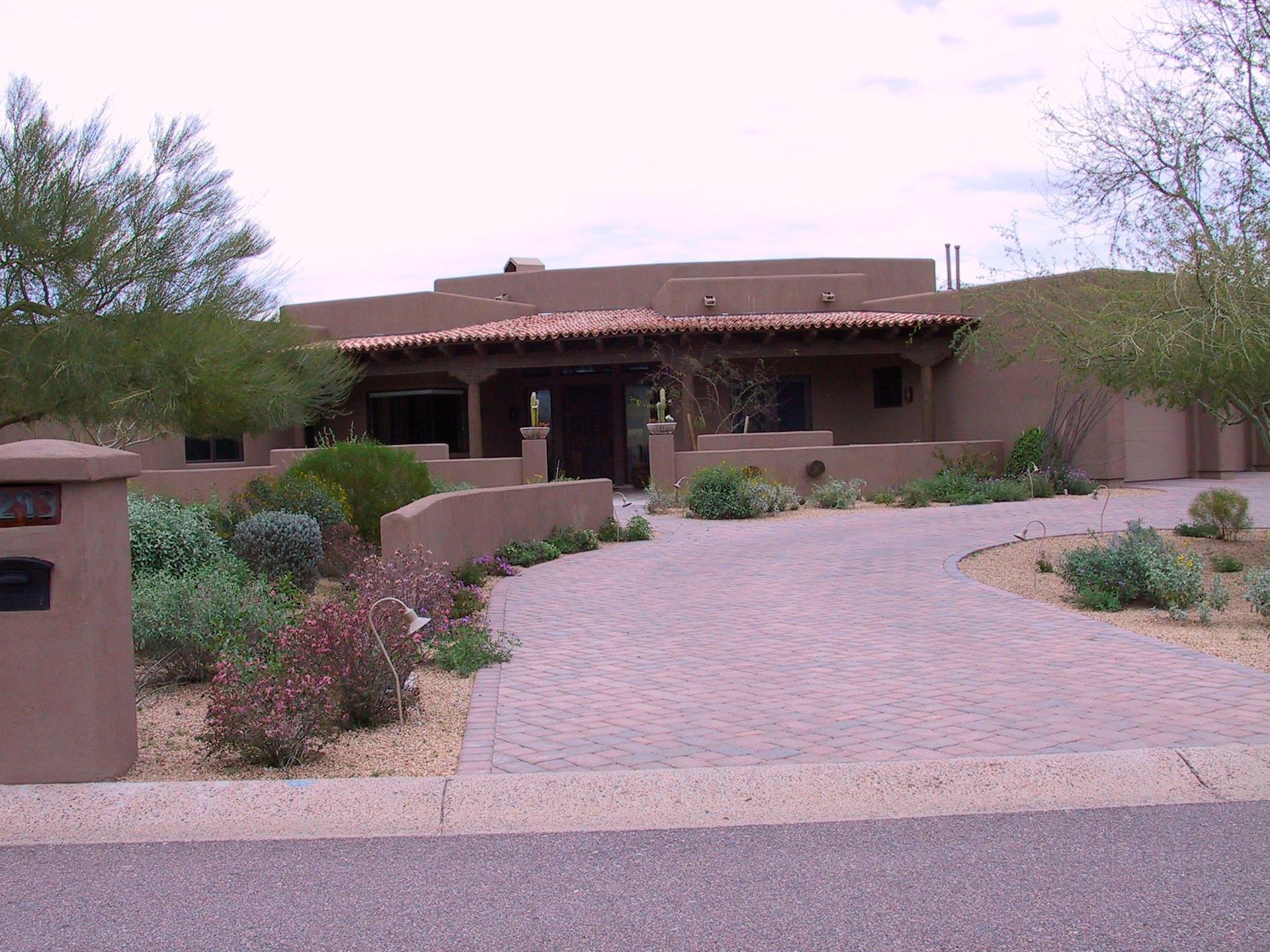 A large house with a mailbox in front of it