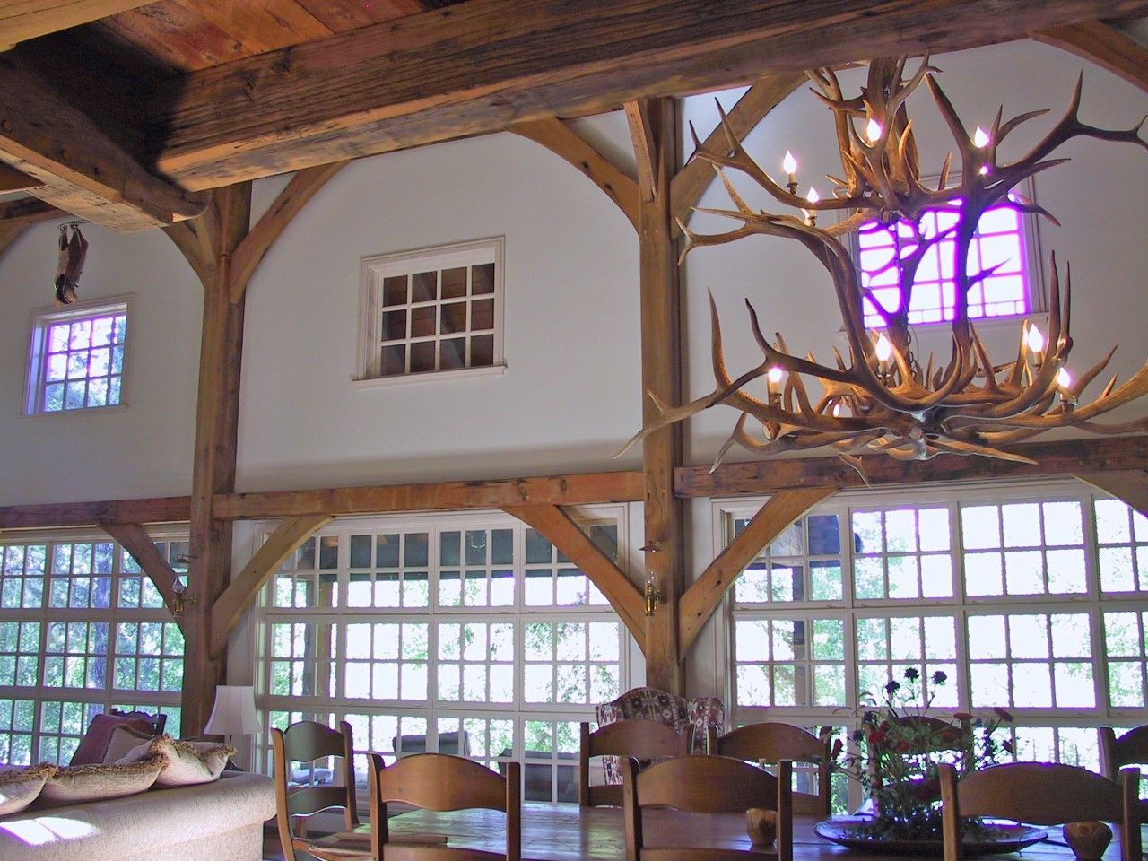 A large room with a chandelier hanging from the ceiling