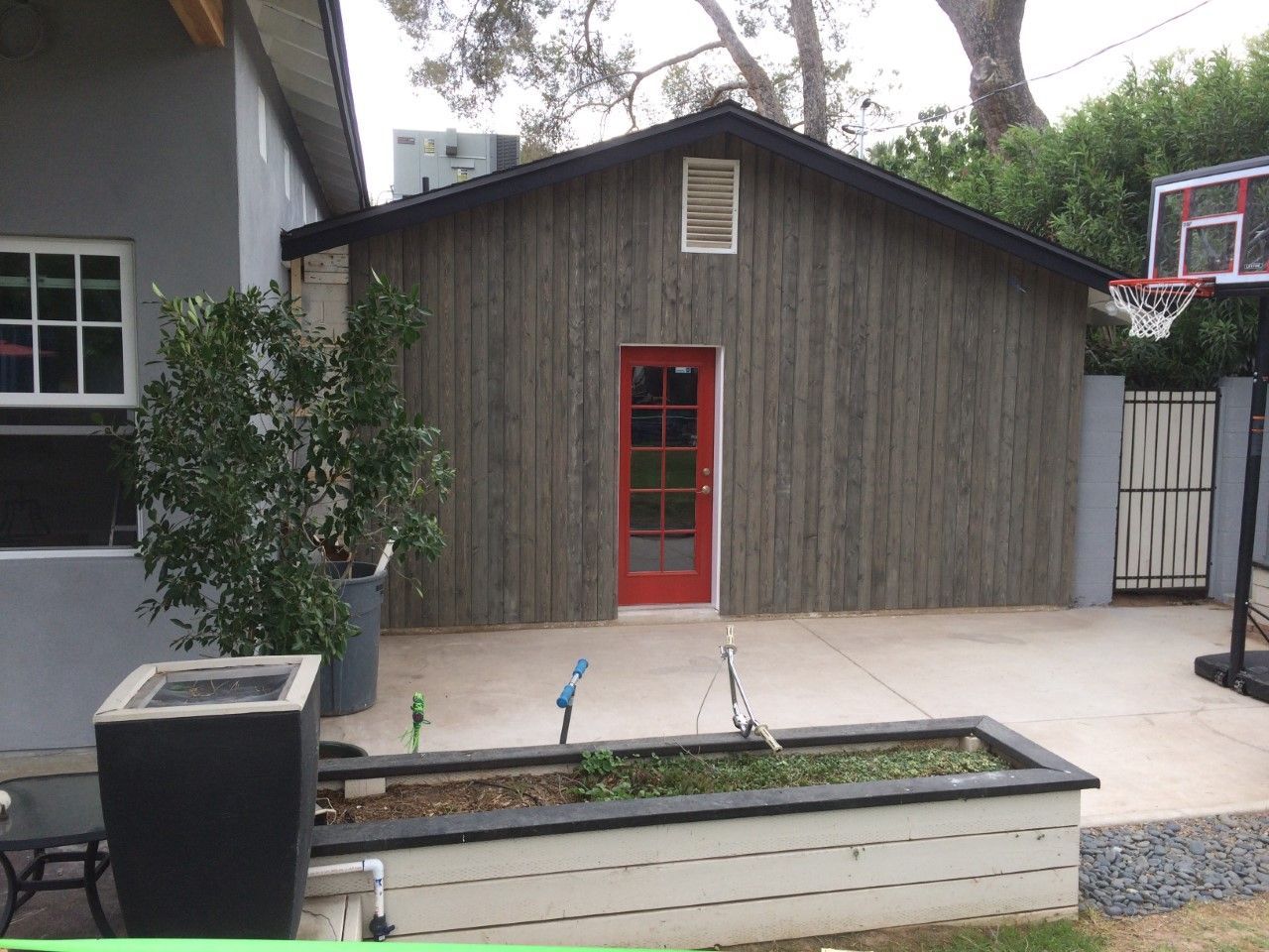 A house with a red door and a basketball hoop
