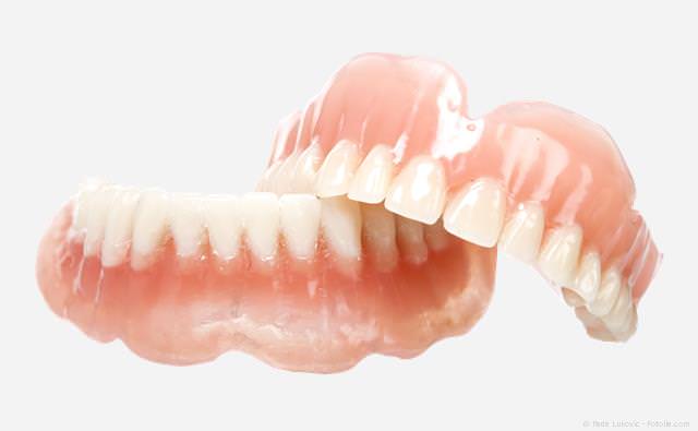 Herausnehmbarer Zahnersatz Totalprothese