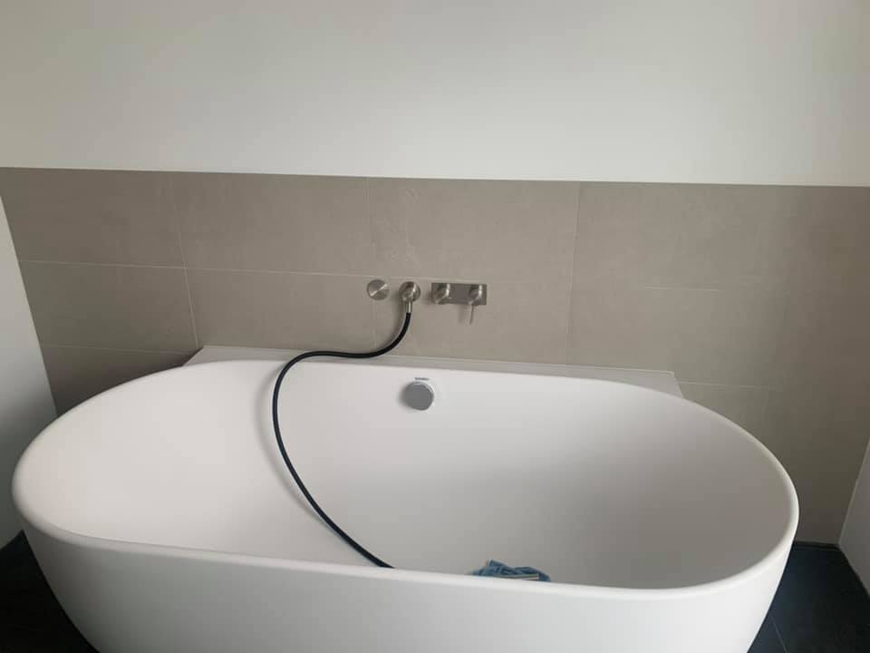 Badewanne installiert