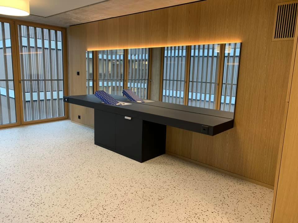 Fertiggestellte Empfangskonsole