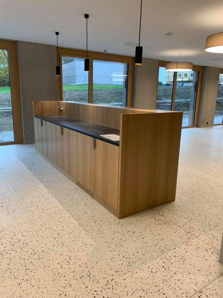 Mittelinsel installiert