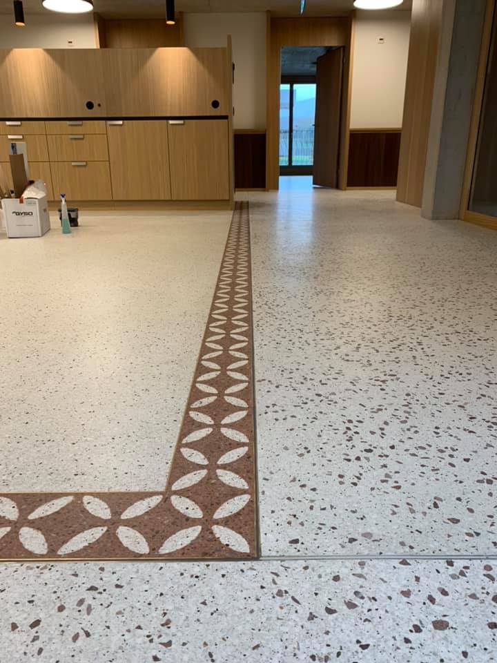 Fliesenboden verfugt