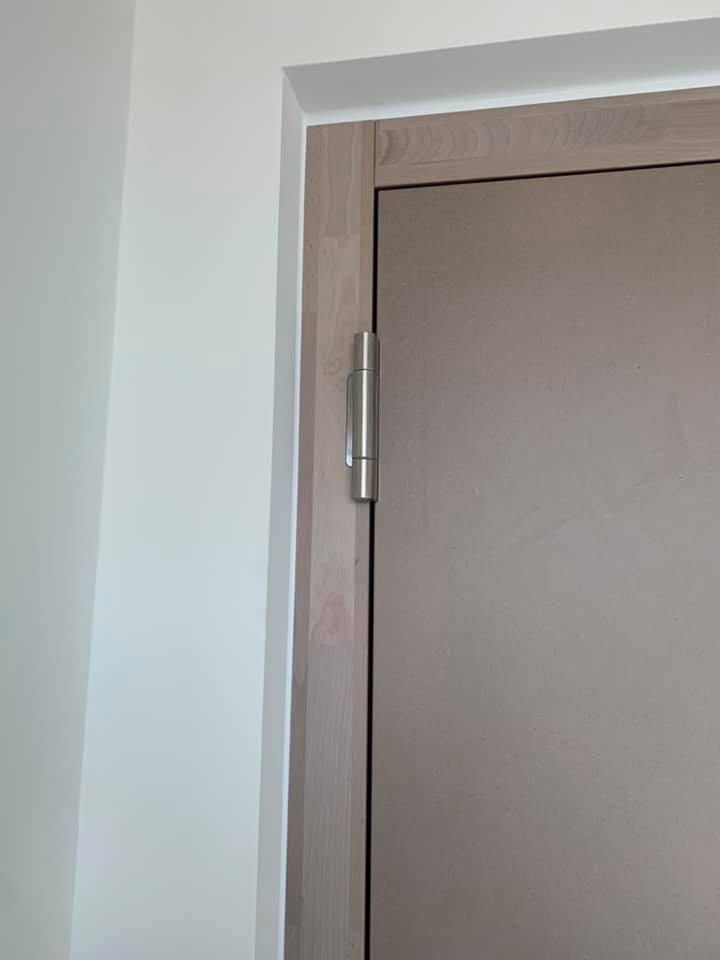 Türpfosten mit Angeln