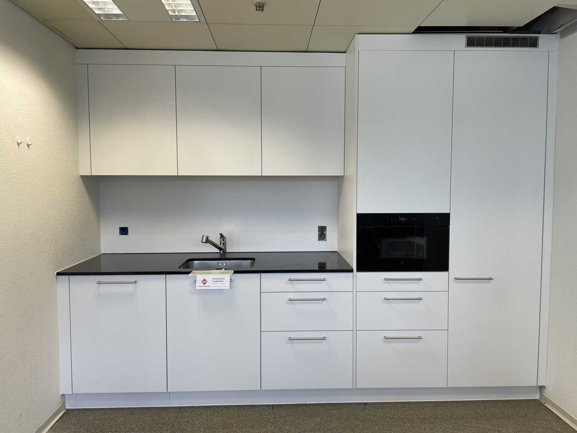 Voll ausgestattete Küche