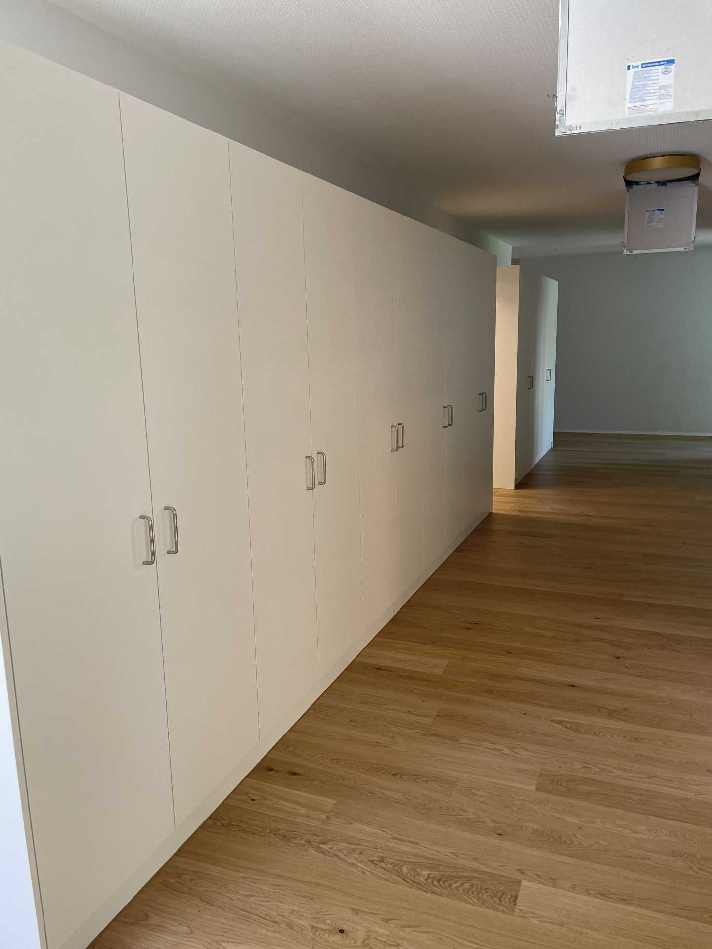 Parkett und Schränke