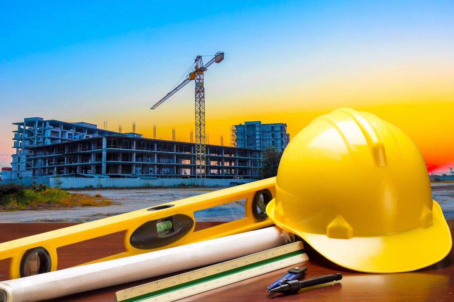Cantiere con gru