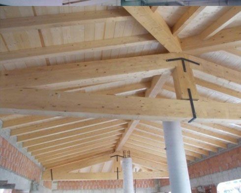 una tettoia in legno