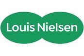 Logoet for louis nielsen er grønt og hvidt.