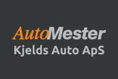 Logoet for automester kjelds auto aps er på sort baggrund.